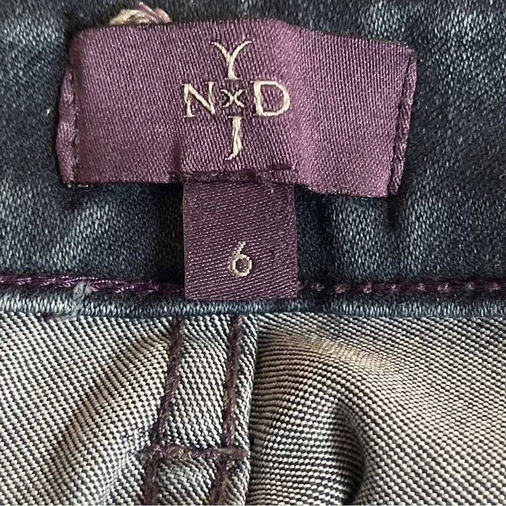 NYDJ Dark Wash Lift Tuck Jeggings 6 - Picture 3 of 6